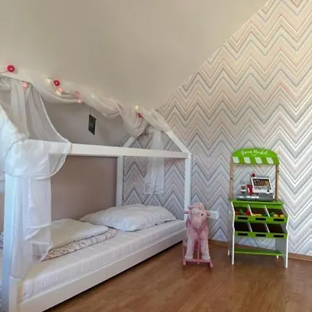 Familien Im Gruenen In Direkter Naehe Zum Nuerburgring Kempenich