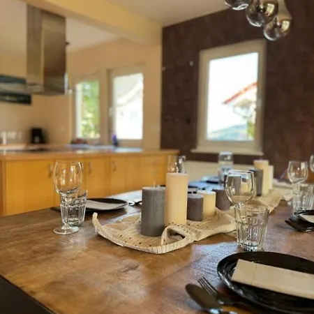 Familien Im Gruenen In Direkter Naehe Zum Nuerburgring Kempenich