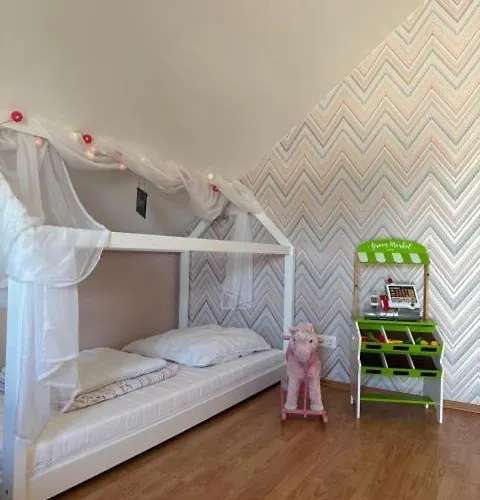 Familien Im Gruenen In Direkter Naehe Zum Nuerburgring Kempenich